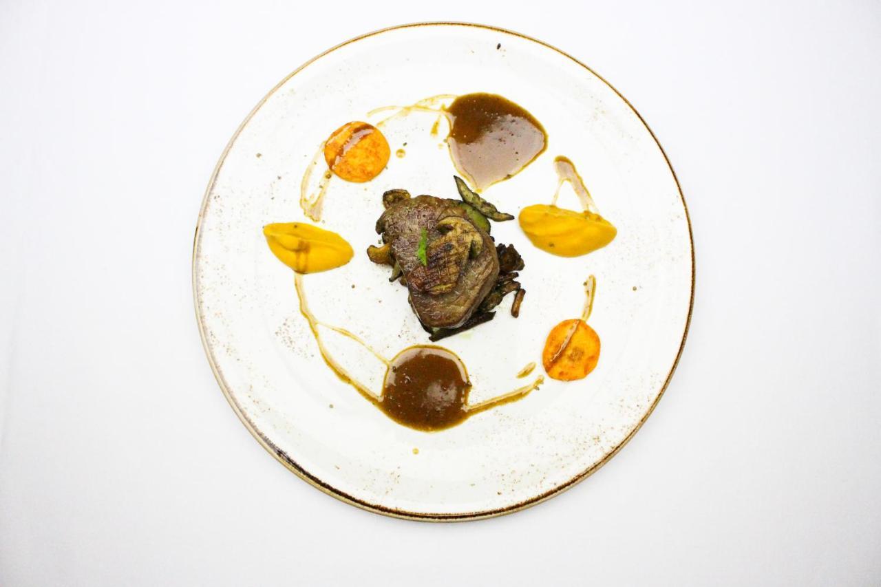 Hotel-Restaurant La P'Tite Auberge Lillebonne ภายนอก รูปภาพ