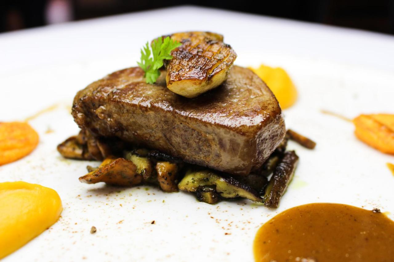 Hotel-Restaurant La P'Tite Auberge Lillebonne ภายนอก รูปภาพ