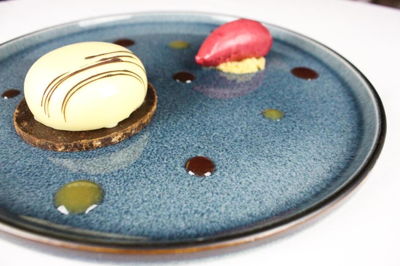 Hotel-Restaurant La P'Tite Auberge Lillebonne ภายนอก รูปภาพ