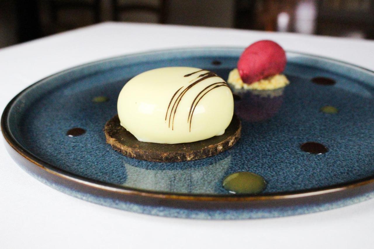 Hotel-Restaurant La P'Tite Auberge Lillebonne ภายนอก รูปภาพ