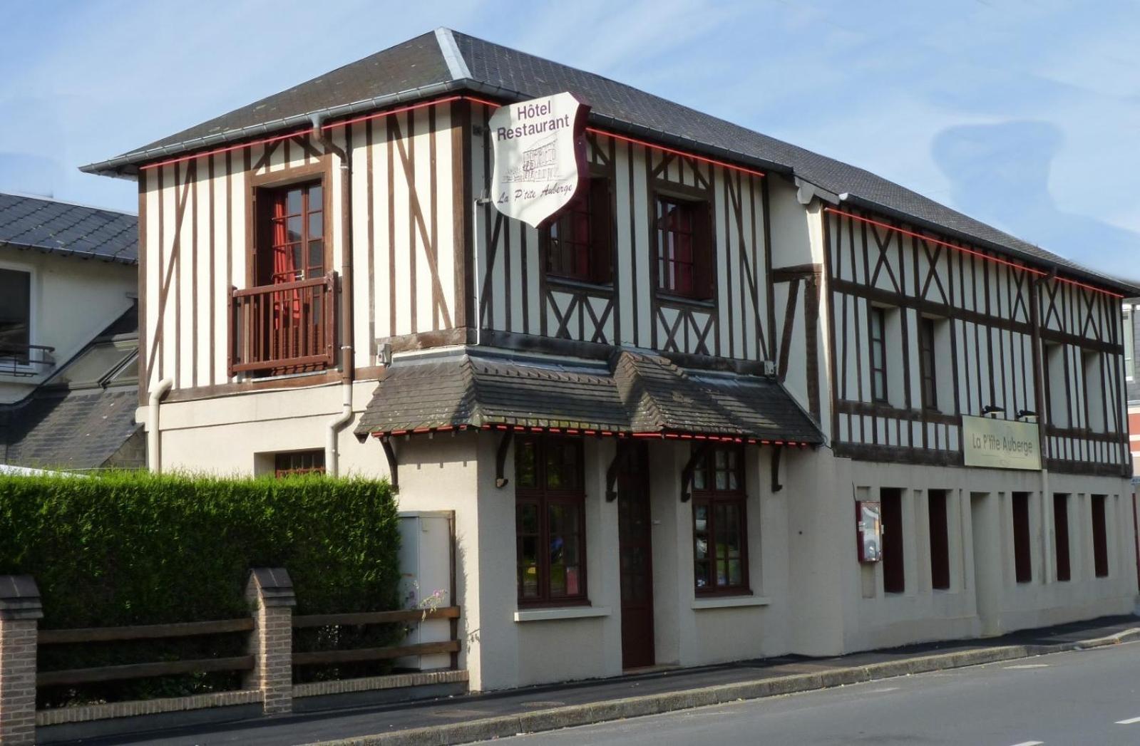 Hotel-Restaurant La P'Tite Auberge Lillebonne ภายนอก รูปภาพ