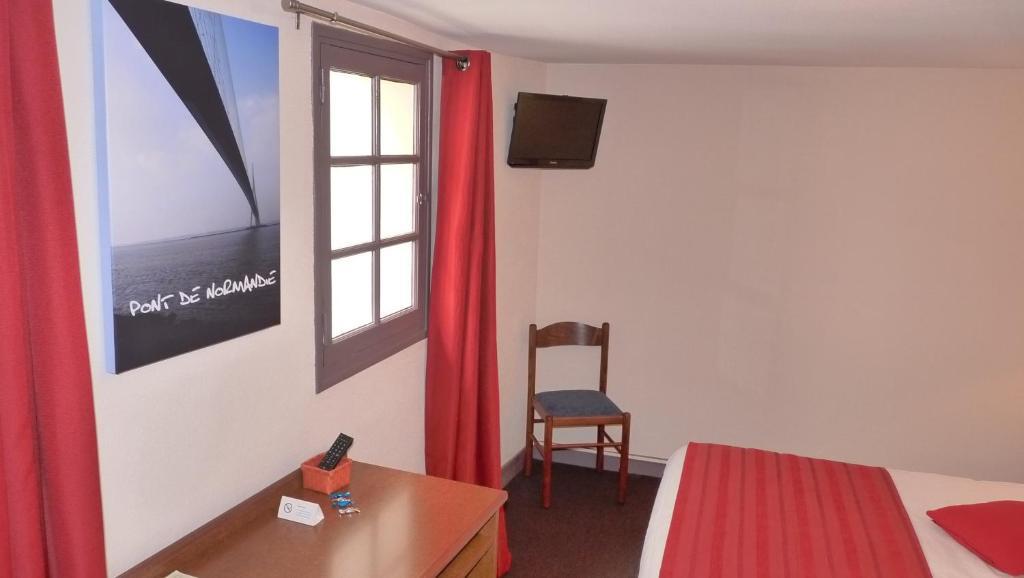 Hotel-Restaurant La P'Tite Auberge Lillebonne ห้อง รูปภาพ