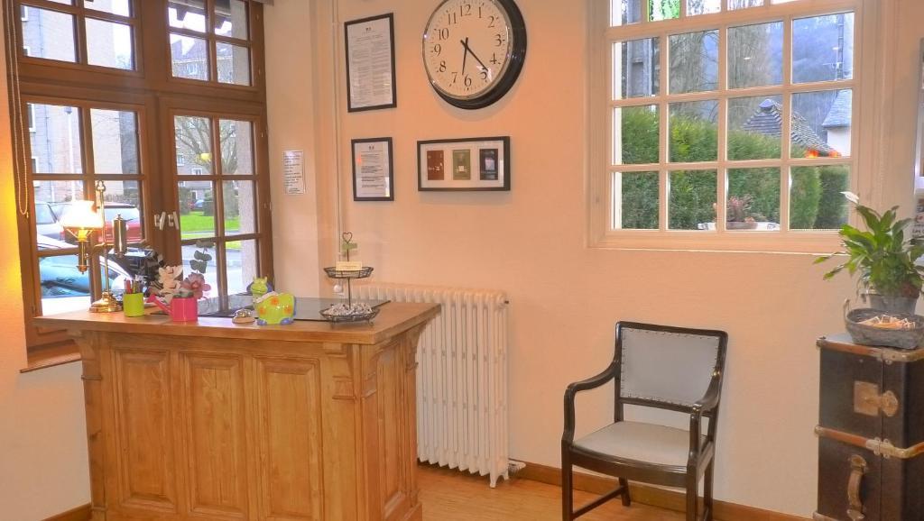 Hotel-Restaurant La P'Tite Auberge Lillebonne ภายนอก รูปภาพ