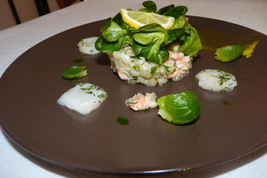 Hotel-Restaurant La P'Tite Auberge Lillebonne ภายนอก รูปภาพ