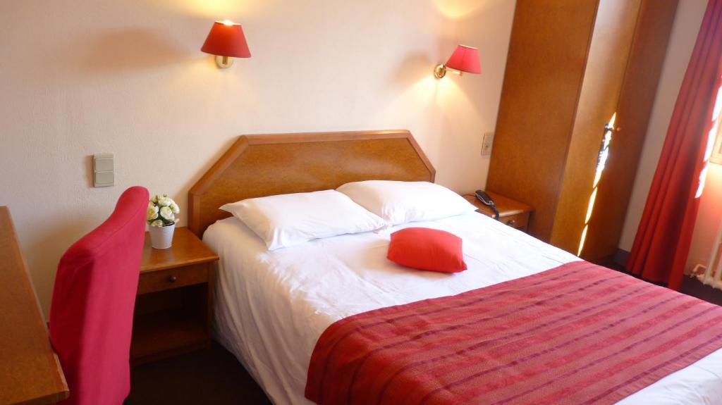 Hotel-Restaurant La P'Tite Auberge Lillebonne ห้อง รูปภาพ