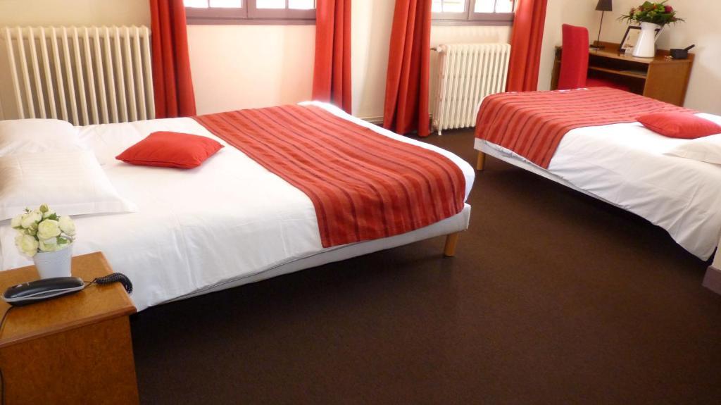 Hotel-Restaurant La P'Tite Auberge Lillebonne ห้อง รูปภาพ