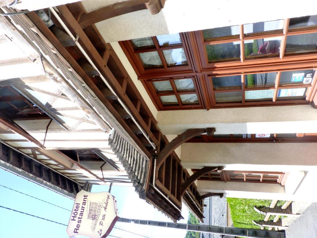 Hotel-Restaurant La P'Tite Auberge Lillebonne ภายนอก รูปภาพ