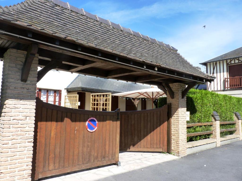 Hotel-Restaurant La P'Tite Auberge Lillebonne ภายนอก รูปภาพ